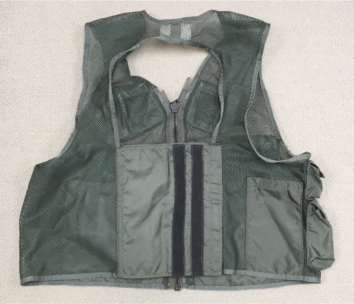 便利なベストです！【アメリカの軍服】空軍パイロットサバイバル
