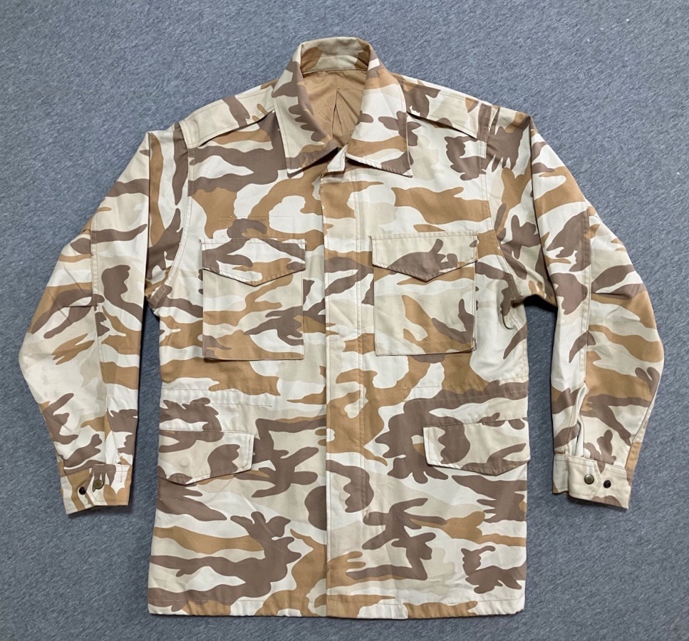 1990年代韓国軍砂漠用迷彩フィールドジャケット（プレーン）中古上品