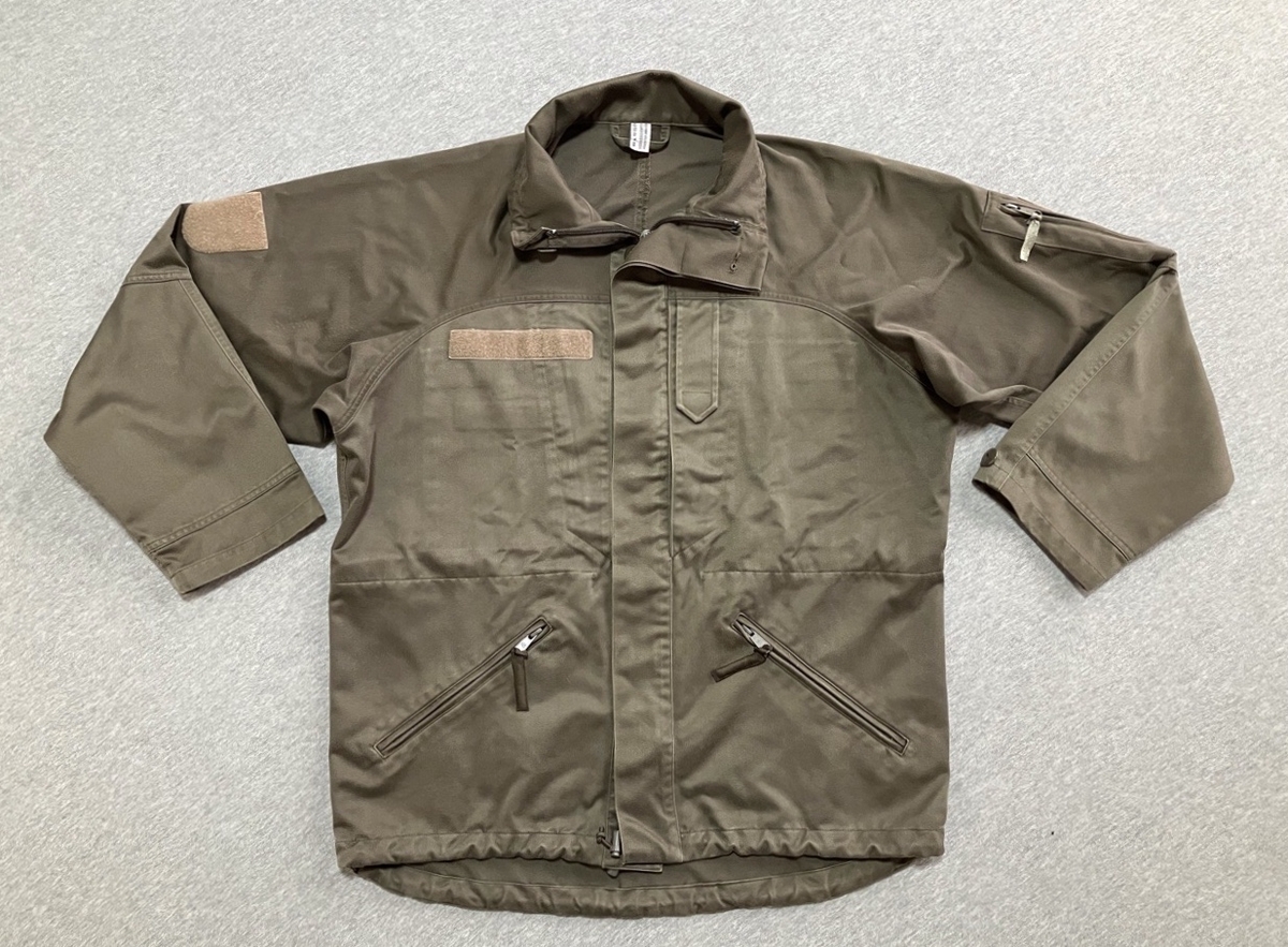 興味深いデザインです！【オーストリアの軍服】陸軍空挺スモック（OD