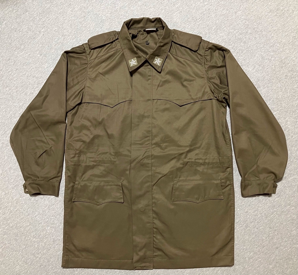 1990年代イタリア陸軍フィールドコート（OD・専用ライナー付）デッドストックながらライナーに褪色あり。