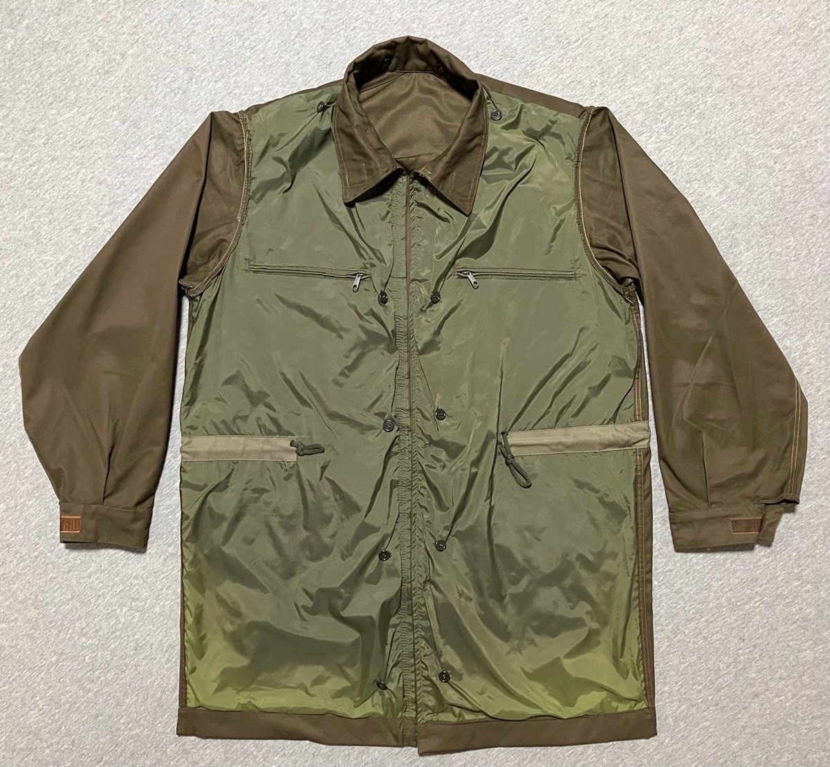 1990年代イタリア陸軍フィールドコート（OD・専用ライナー付）デッドストックながらライナーに褪色あり。