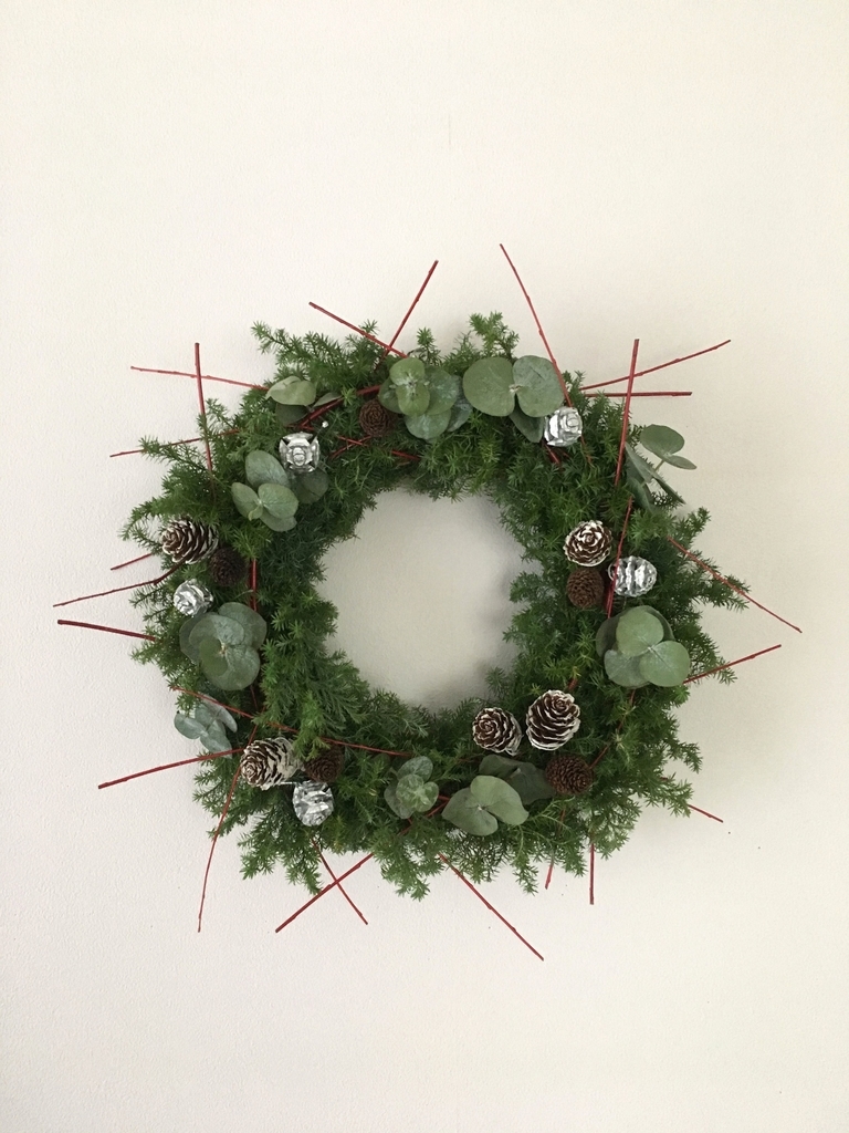 残りもの花材も寄せ集めてクリスマスリースを作ってみました Ecoな花活け生活
