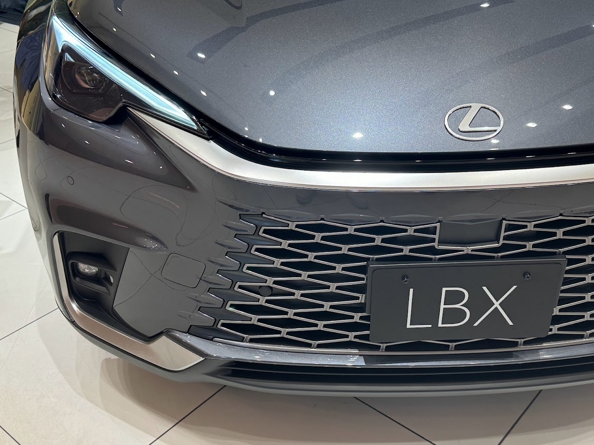 レクサス LBX クール 2026年7月納車後走行200km レクサス LBX