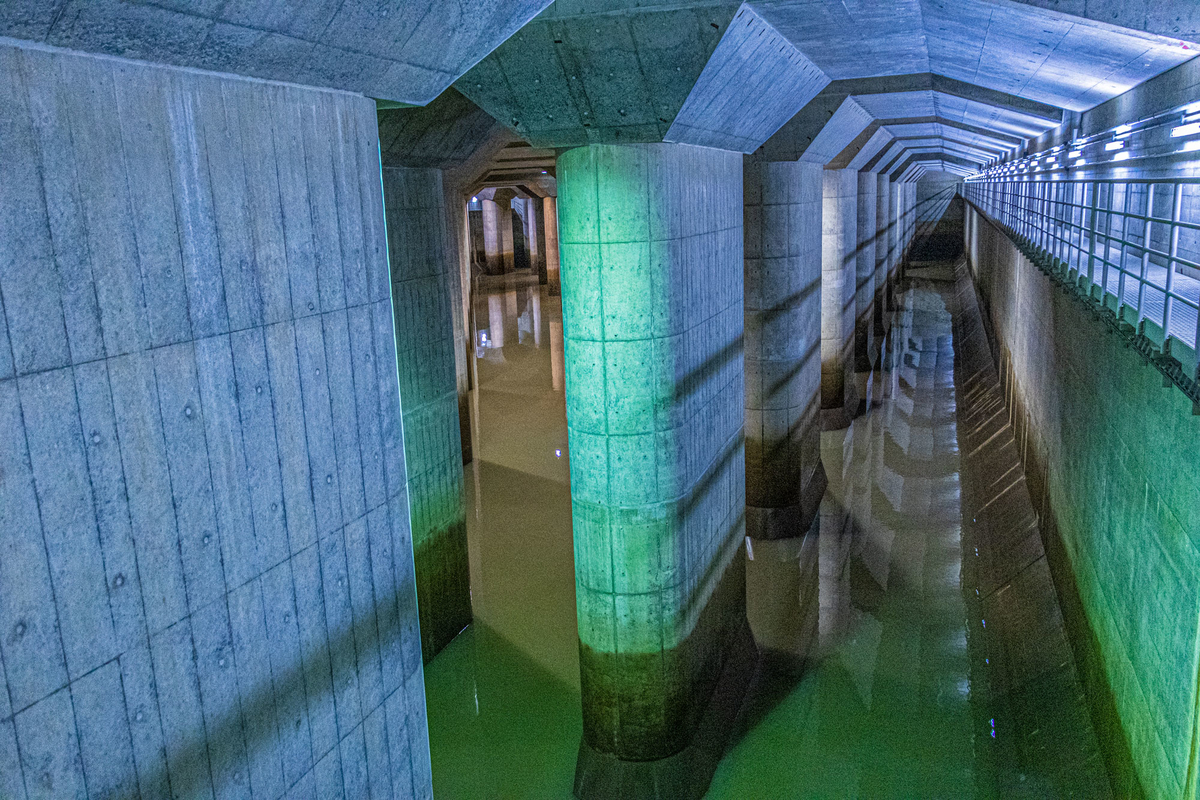 地下都市の下水道 日本語 2枚セット 上下水道・電気・ガス・通信網 (大きな写真と絵でみる地下の
