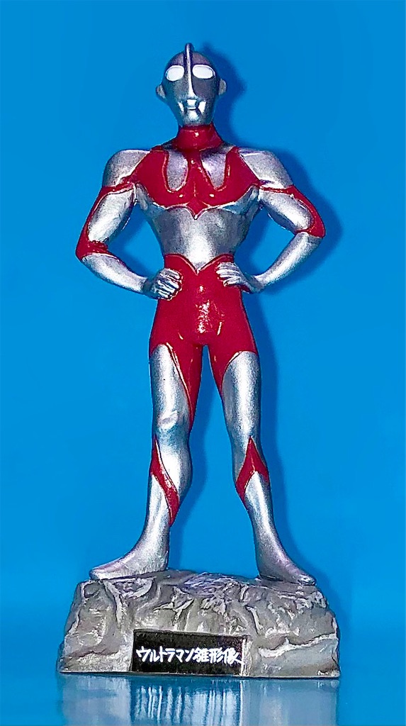 値下げ　昭和41年ウルトラマン誕生 Amazon.co.jp: DVD付きビジュアルブック「昭和41年 ウルトラマン
