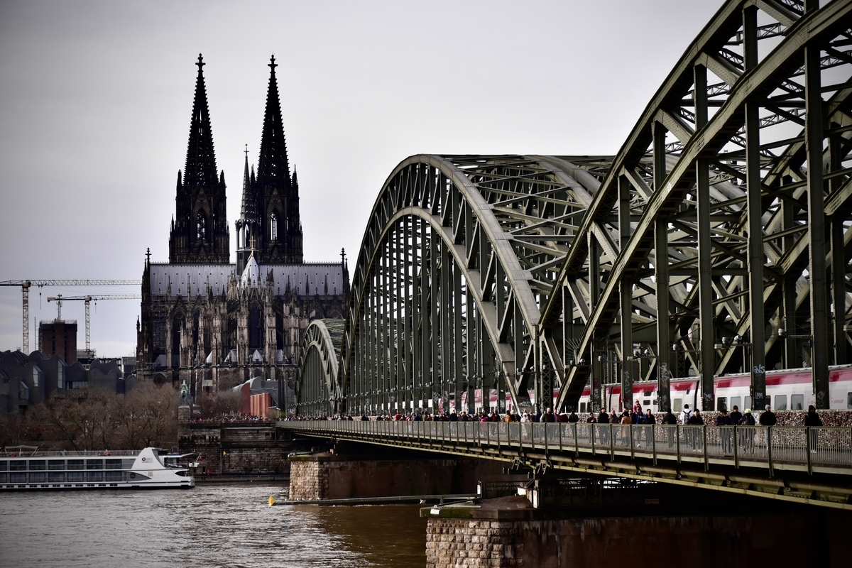 ケルン大聖堂とホーエンツォレルン橋