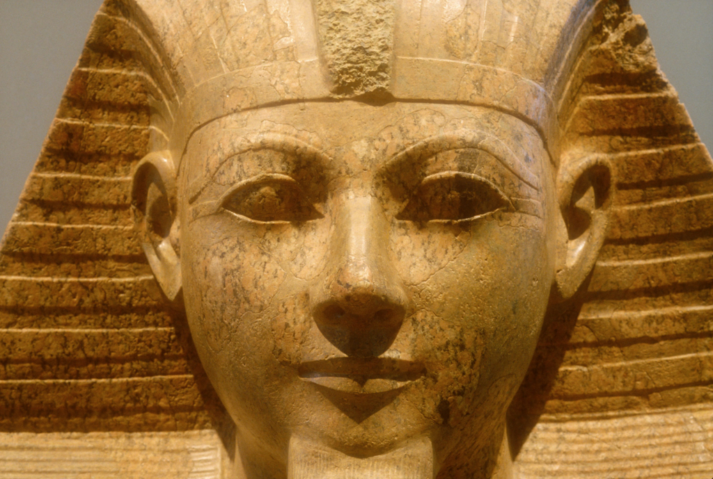 Statue of Hatshepsut - Egypt Tours Portal f:id:alimotamed:20170927165640j:plain
