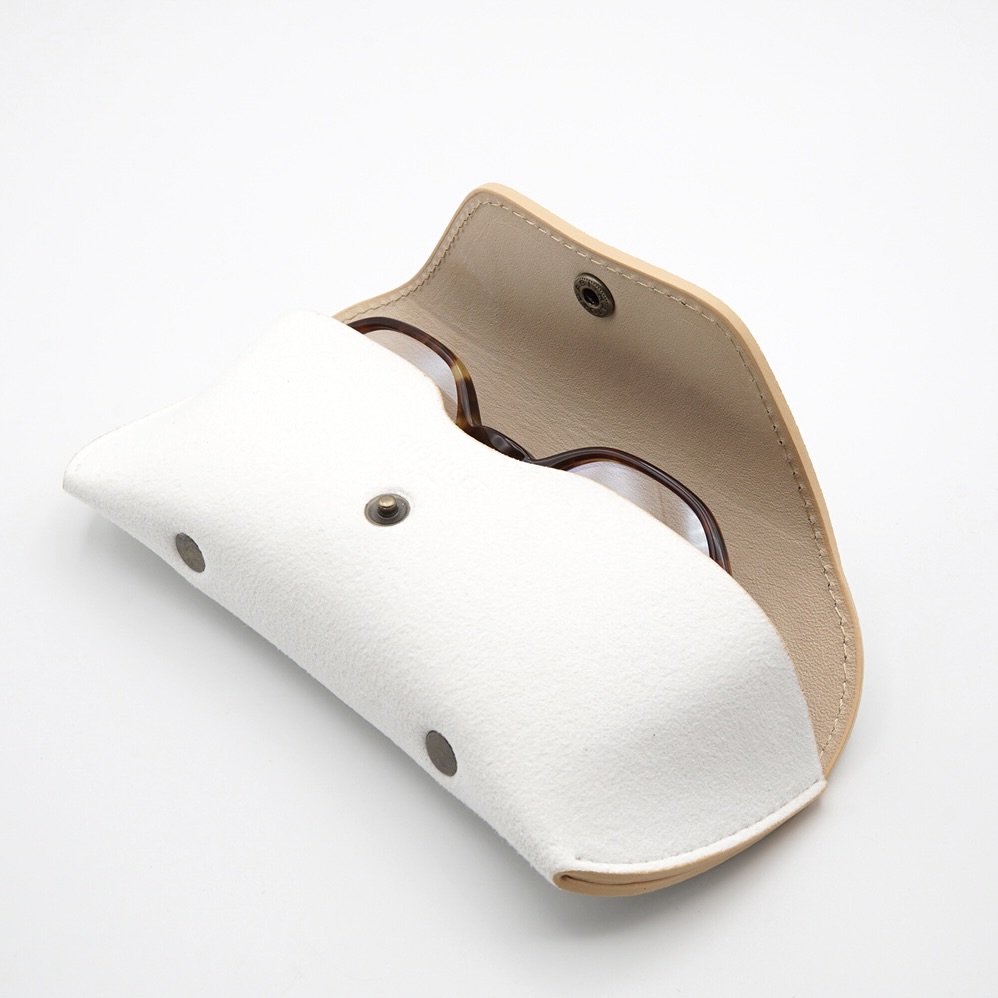 リサイクル素材のメガネケース。 - リトルアクトな日々