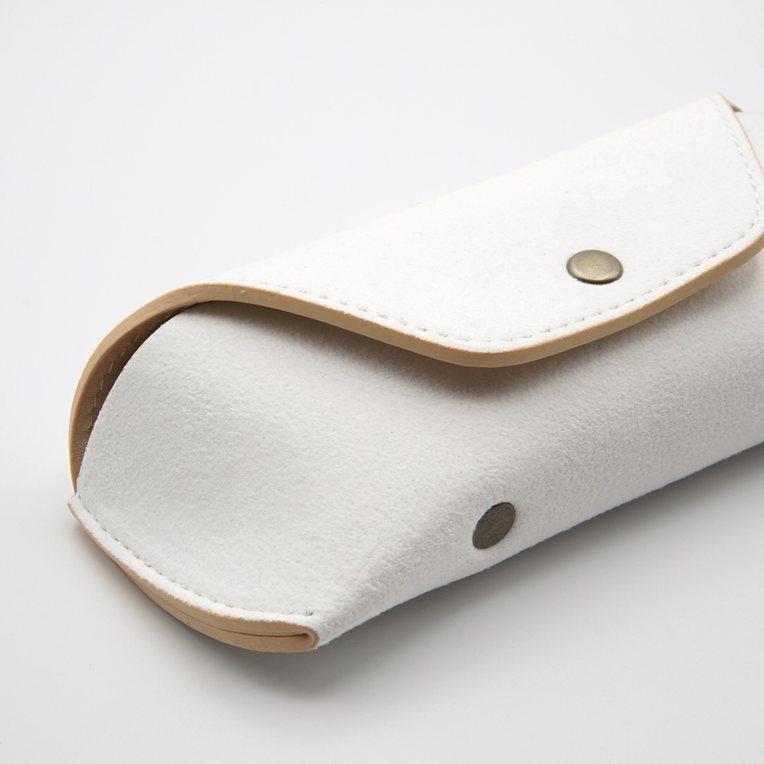 リサイクル素材のメガネケース。 - リトルアクトな日々