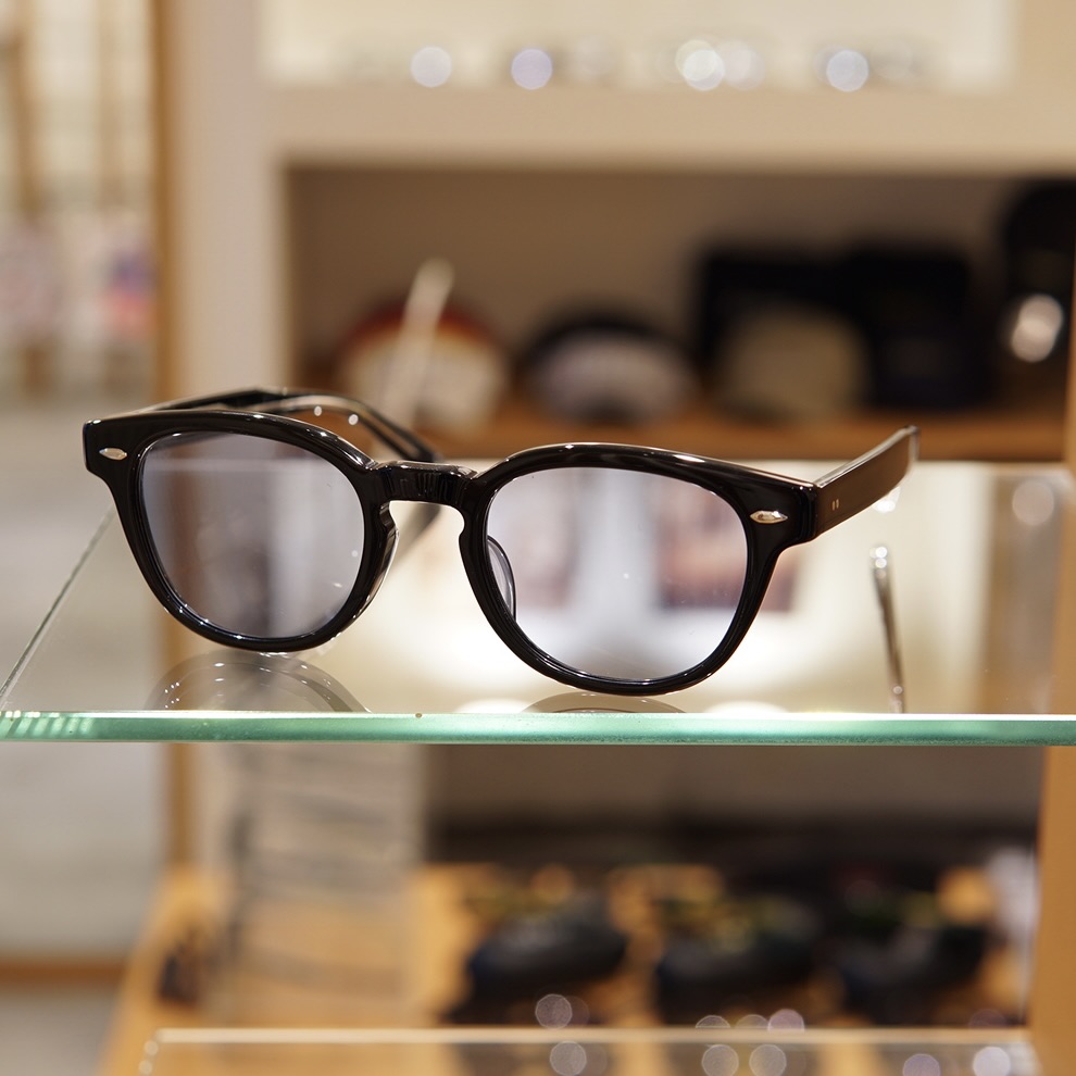 定番モデルにミディアムカラーをセッティング。 - リトルアクトな日々