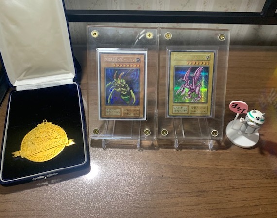 ニトリの机に遊戯王カードでも飾るか ウルトラプロ カードスタンド使用 Mr All Rounderへの歩み ニトリの机に遊戯王カードでも飾るか ウルトラプロ カードスタンド使用 Mr All Rounderへの歩み