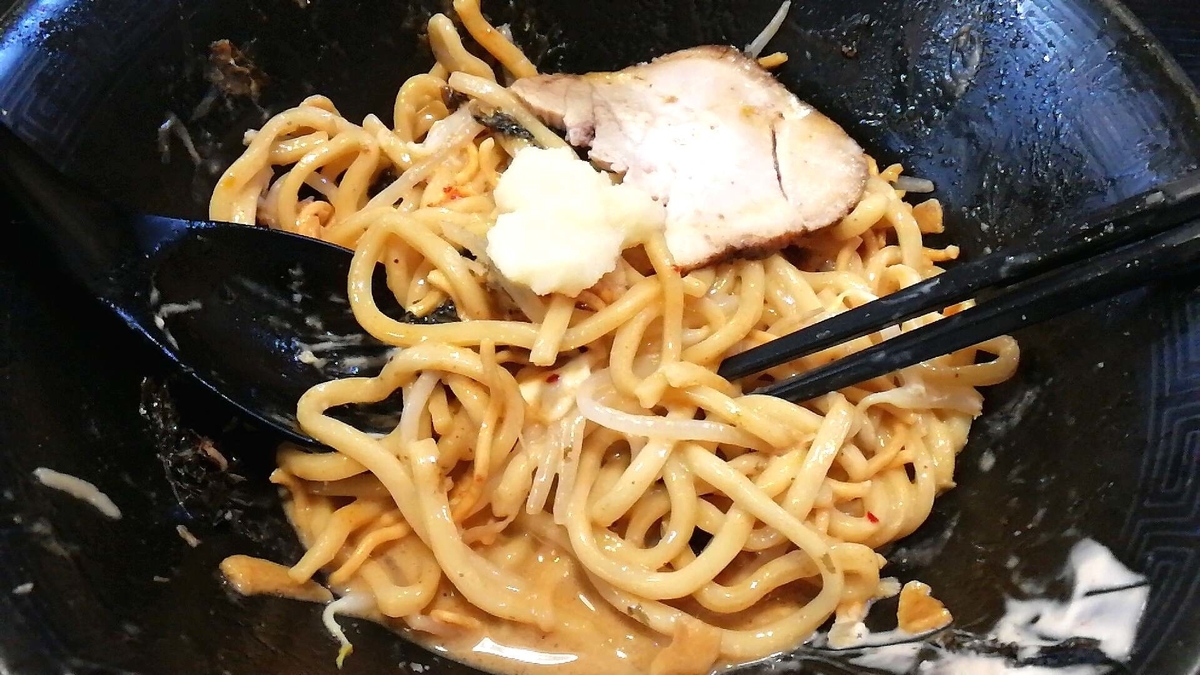 麺屋新月のまぜそば！後半は味変を楽しめ！！