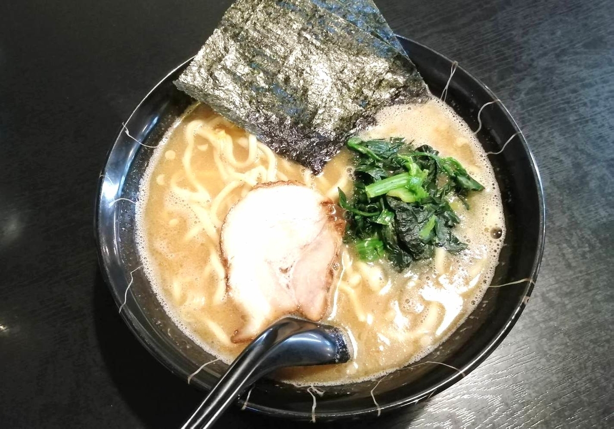 麺屋新月は本格的な家系ラーメンが食べられます！