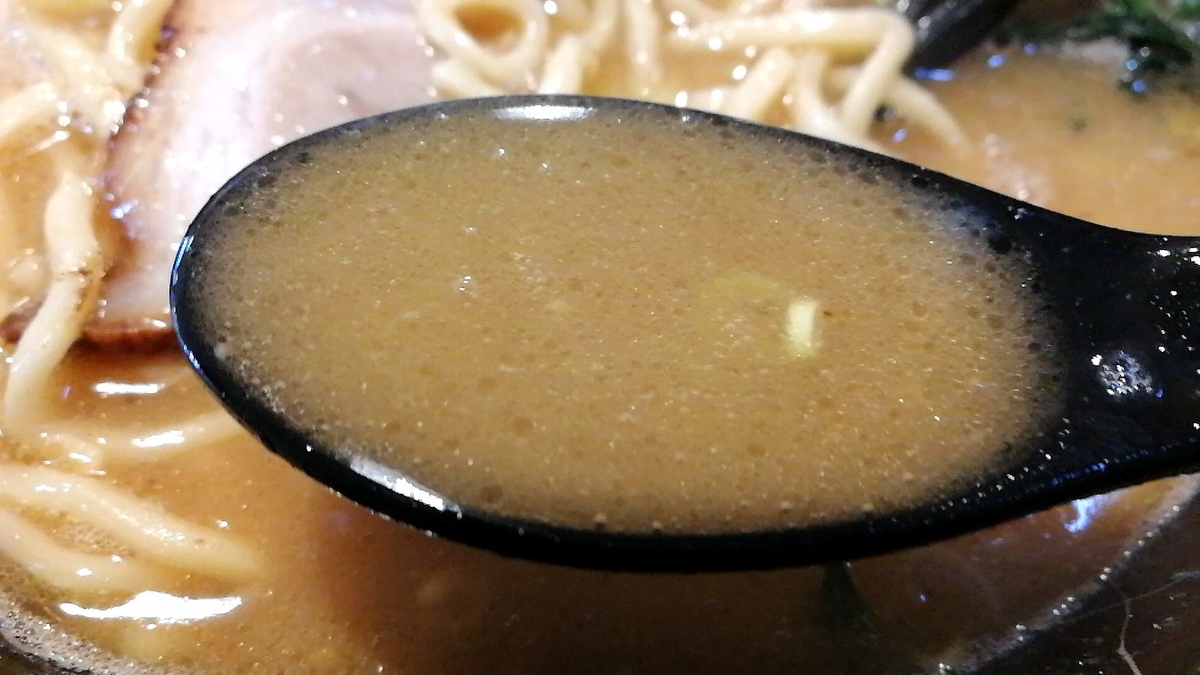 こってり乳化系の家系ラーメン！麺屋新月！