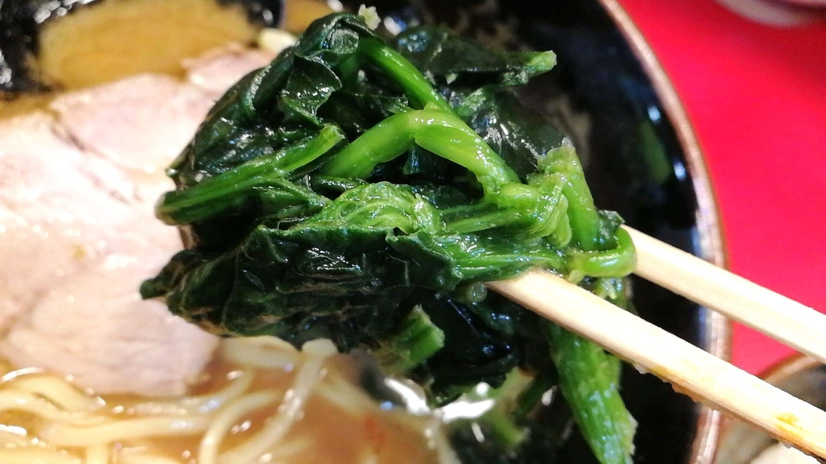 家系ラーメンはホウレン草が主役？！