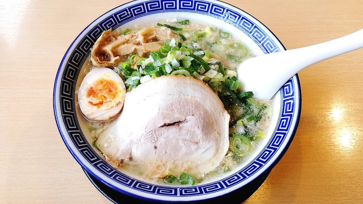 麺屋くさびのぶっかけねぎ豚骨醤油麺！かなりコッテリです！