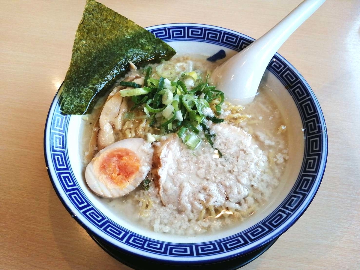 麺家くさび、ドロドロスープの濃厚こってり豚骨醤油麺！