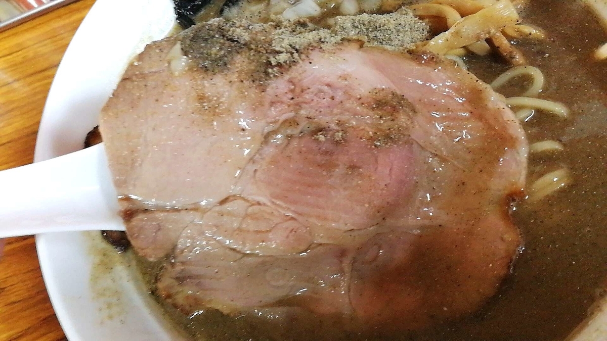 とのさきのチャーシューは２種類。しっとり低温調理チャーシューが絶品！