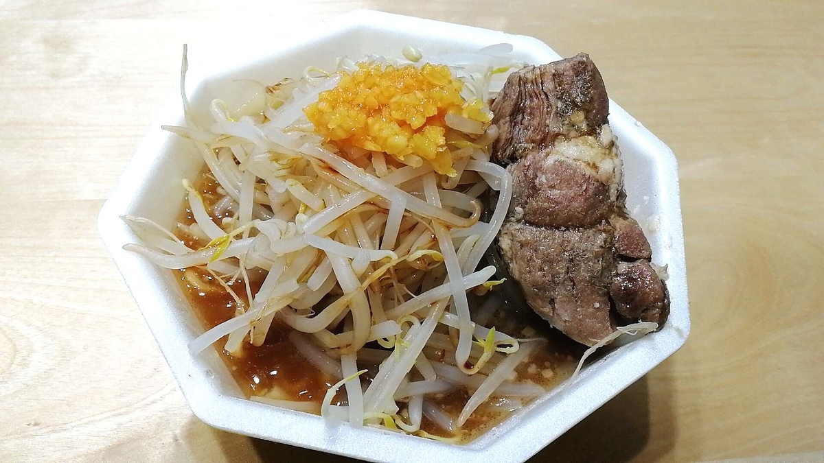 豚ラ王はセルフで野菜増しアレンジして食べよう！