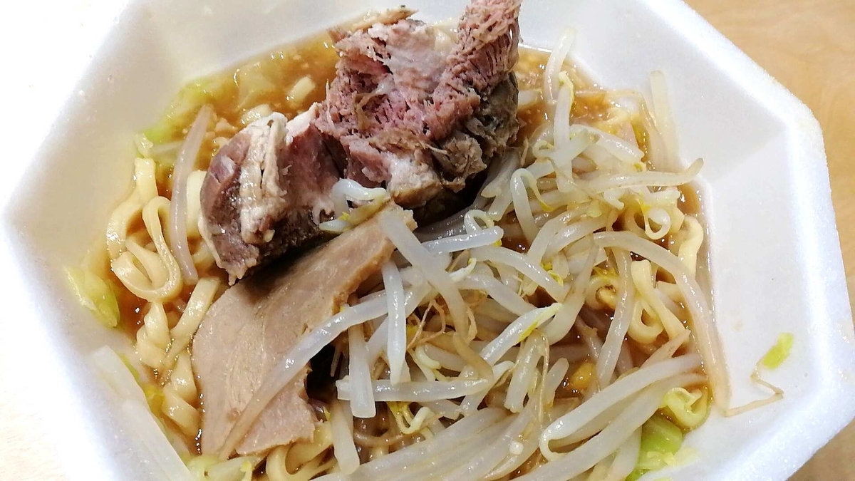 豚ラ王は少し高いですが、カップ麺としてはかなり頑張ったクオリティーでしょう。