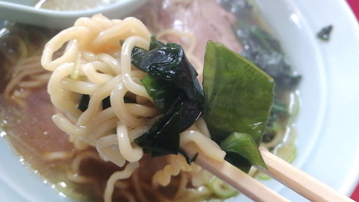 ラーショのスープはワカメが合う。うまい。うまい！