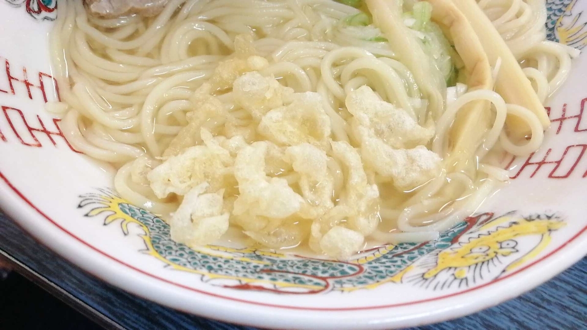 繁昌軒本店のラーメンは無料の天かすが良い仕事して美味しい。