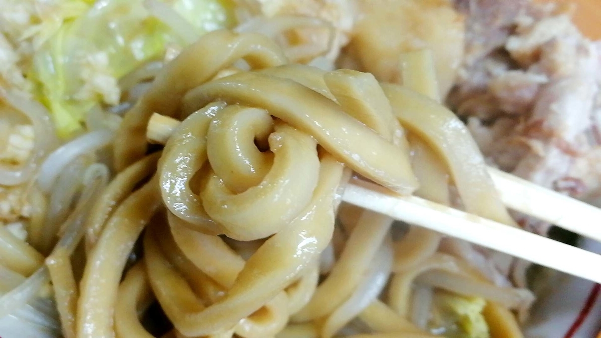 陸王の豚ラーメン、麺リフト