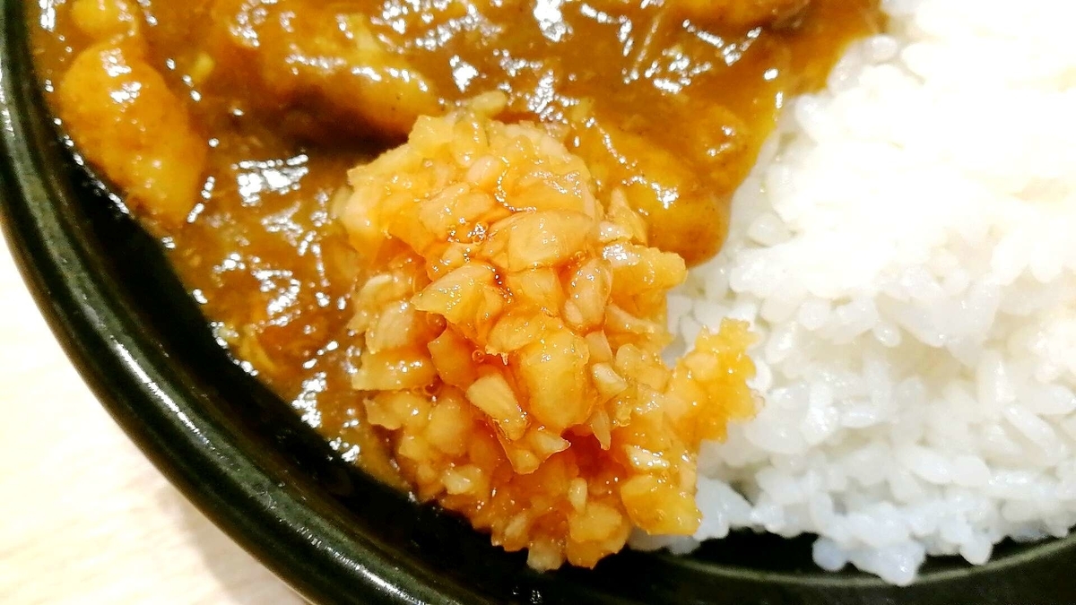 カレーは生ニンニクを入れるだけで犯罪的に美味しくなります！