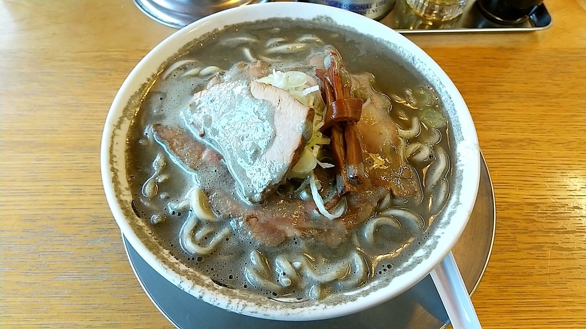 ひらこ屋で１日１０食限定の「にぼダク」ラーメンを食べてみた！