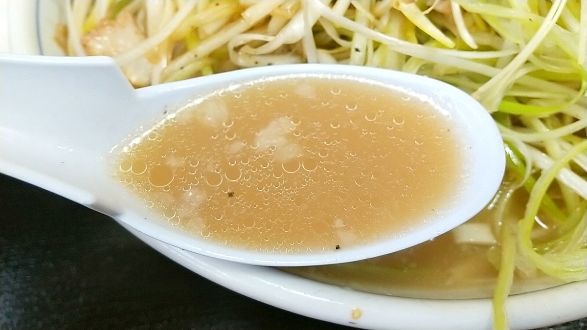 南蛮二郎のスープ!ブリブリ背脂が美味い!