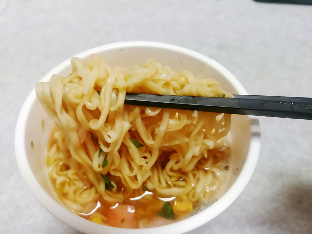 チキンラーメンって無性に食べたくなるけど一口で飽きる現象ｗｗｗ