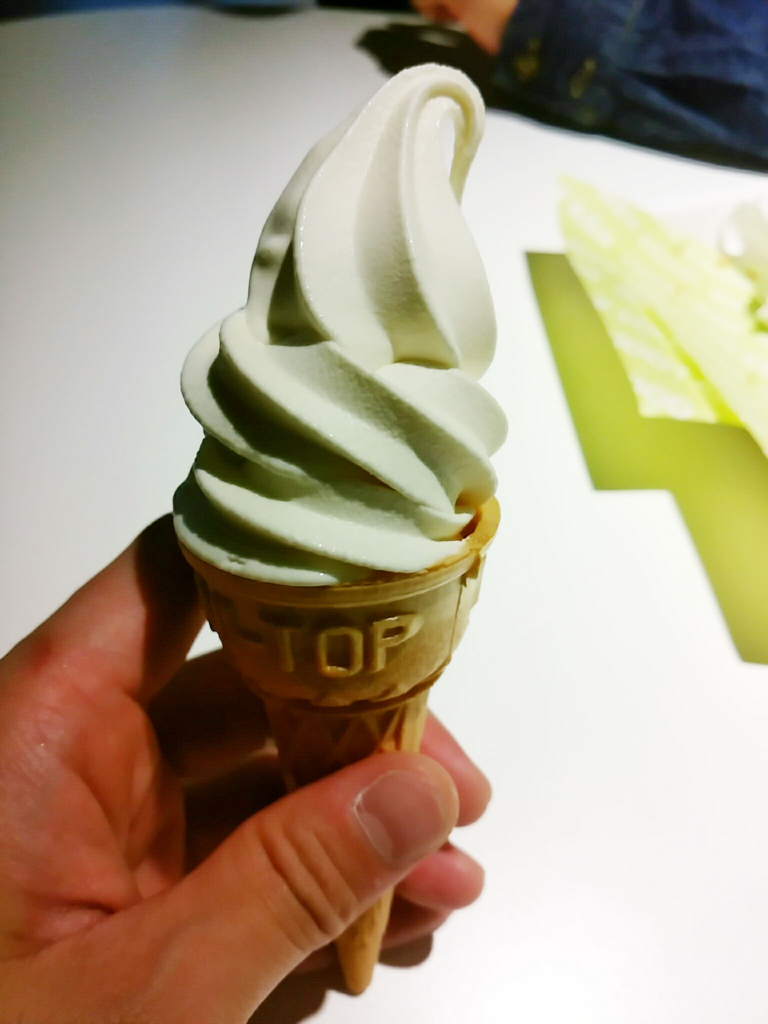 IKEAのソフトクリームは、なんと５０円！