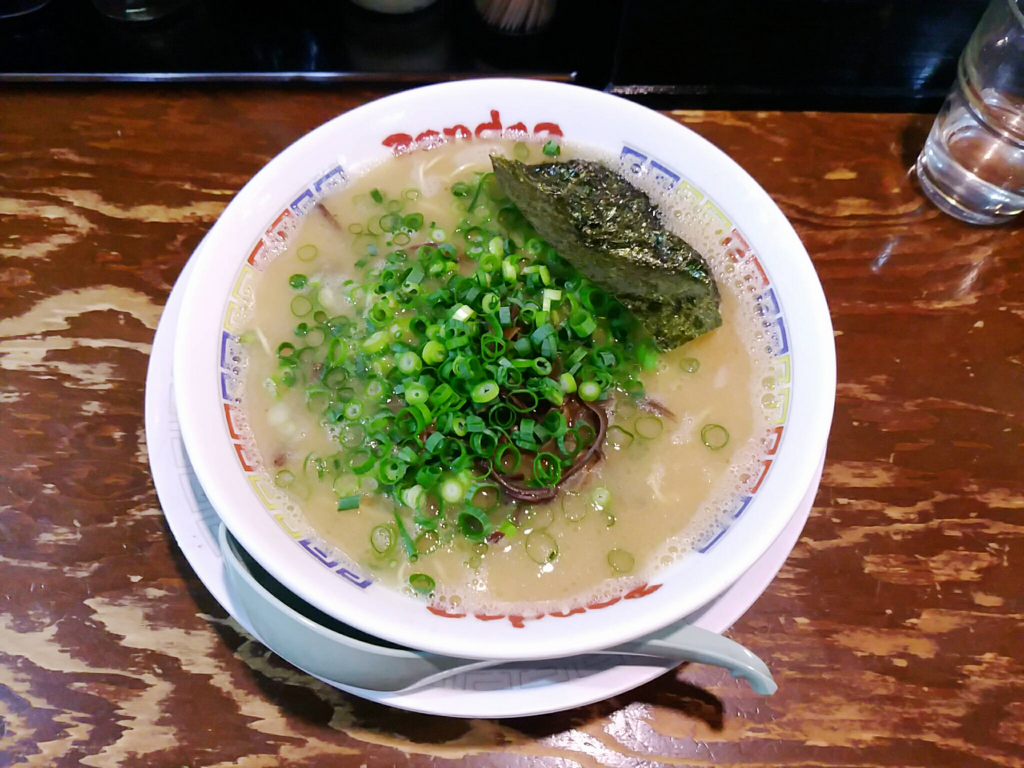 秋田市「博多ラーメンぞんたく」の赤とんこつラーメン！
