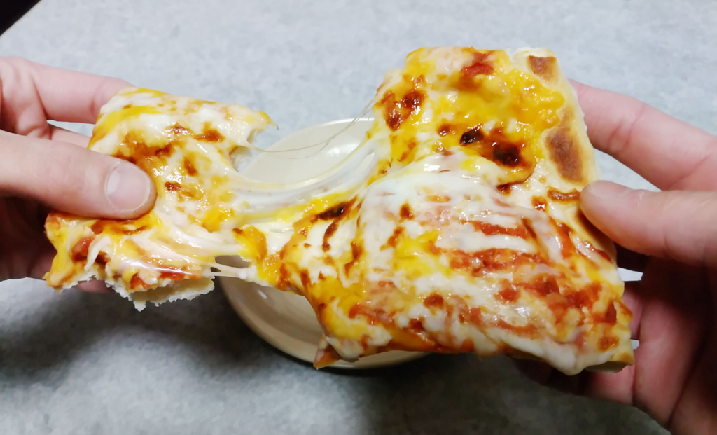 カロリーの暴力w コストコ惣菜の5食チーズピザ!