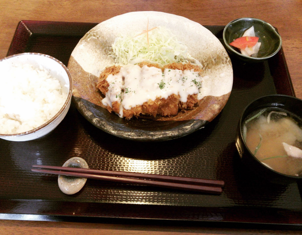 ランチパスポートで５００円でチキンカツ定食！