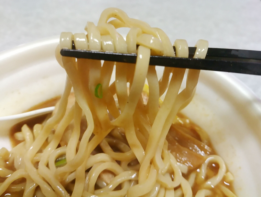 コンビニのレンジラーメンの近年の進化っぷりは本当にスゴいですね！