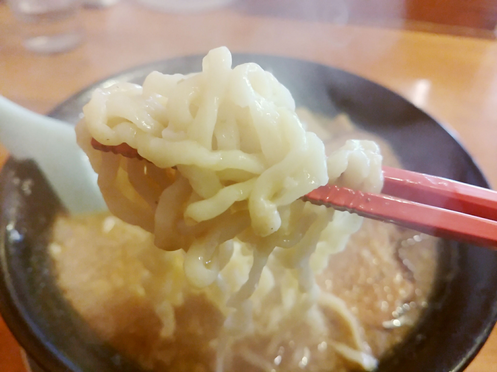 秋田市「煮干センターあじと」の麺リフト