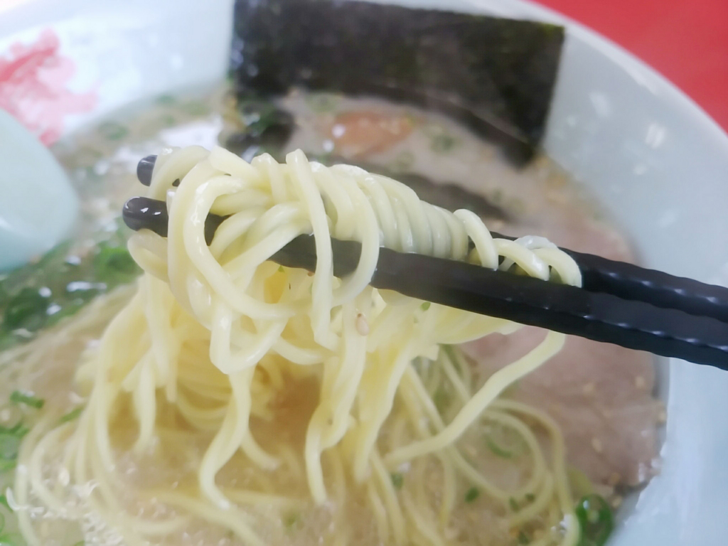 山岡家の朝ラーメン。麺が細いので提供も早いです。