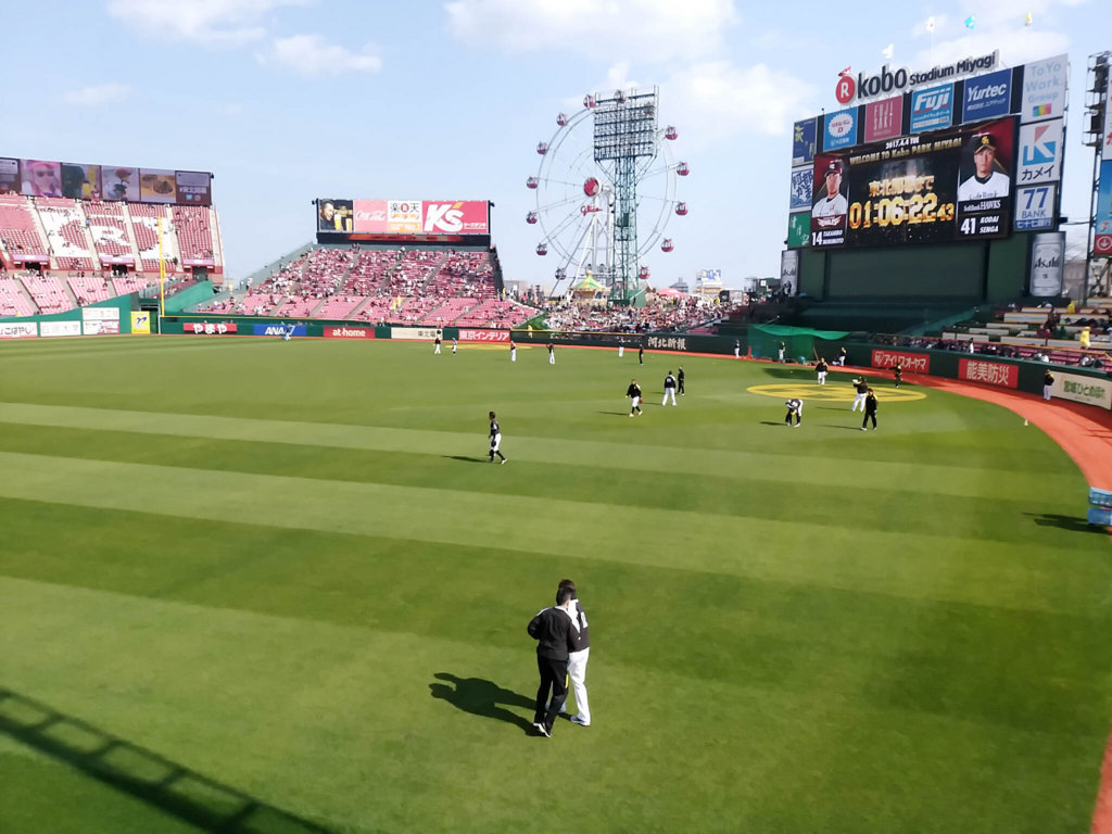 楽天球場の風景。屋外スタジアムは良いですね。
