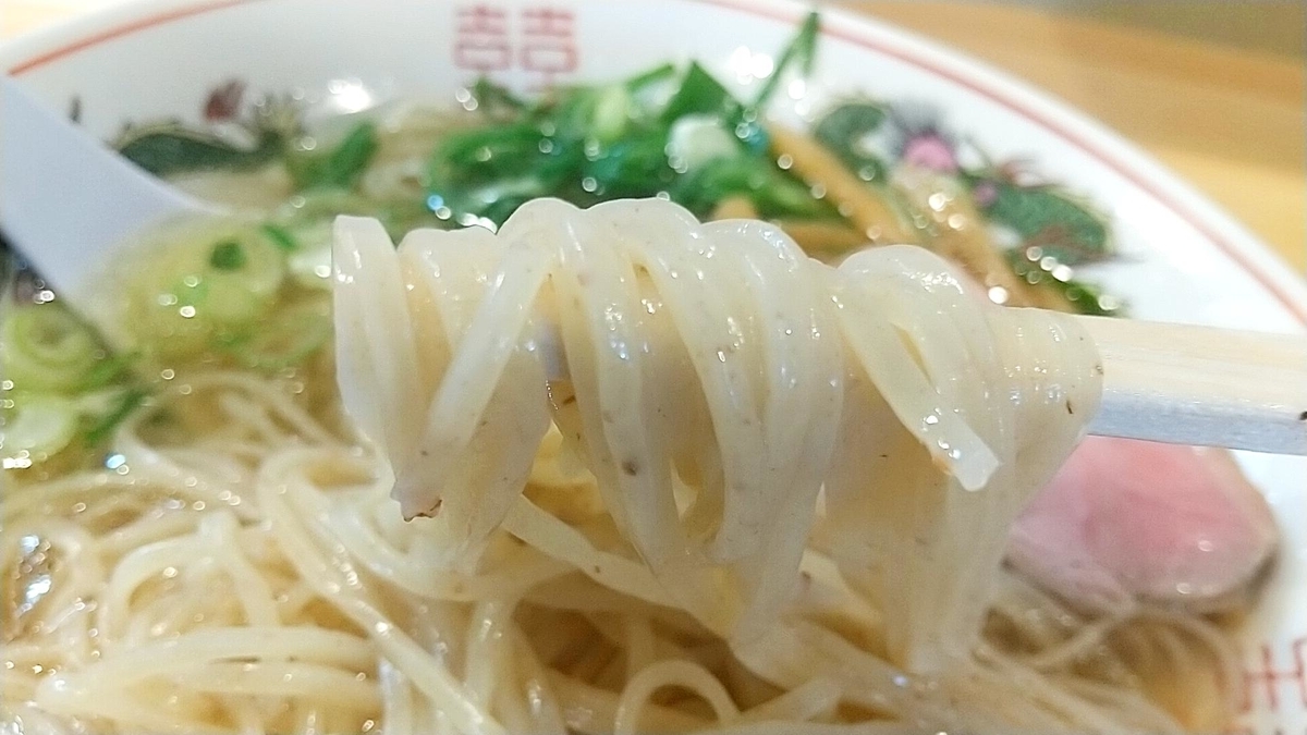 居酒屋今野二号店 鴨中華塩 麺リフト。歯切れの良い低加水麺が旨い。