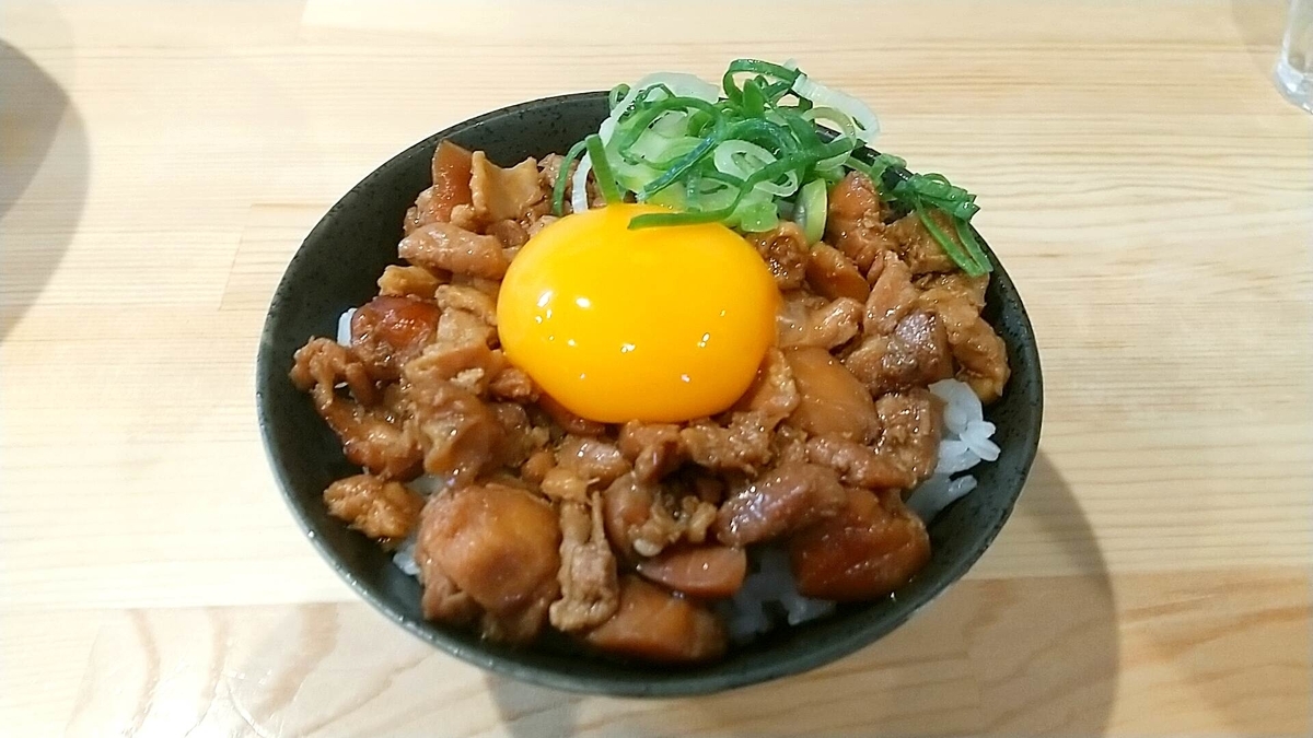 居酒屋中華今野二号店の昼営業、サイドメニューの鶏モモ丼