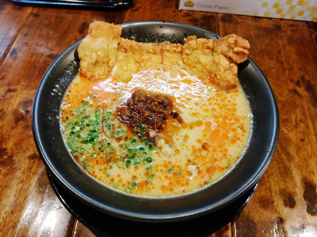 麺屋うるとらの人気メニューの排骨麺！ボリューム満点！