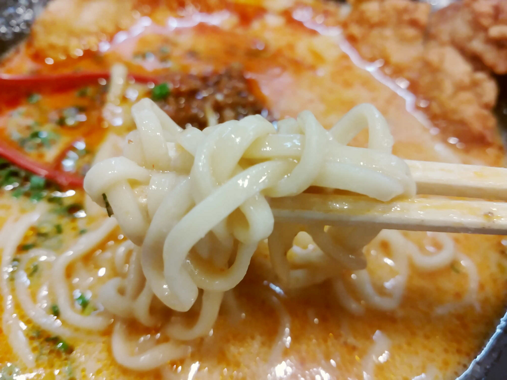 麺屋うるとらのラーメン、麺リフト