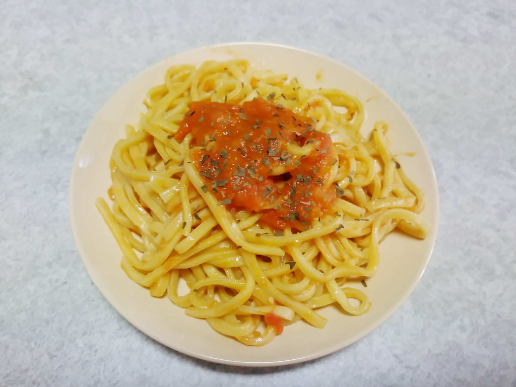 パスタは生トマトから作ったソースで食べると人生観が変わる！