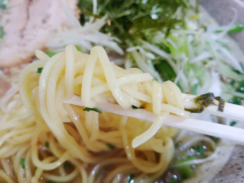 らーめん彩光の麺リフト。大盛だとかなりのボリュームです！