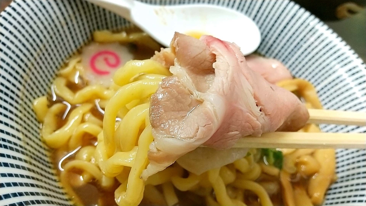 秋田市「ラゥメン大地」は太麺とレアチャーシューの相性グッド！