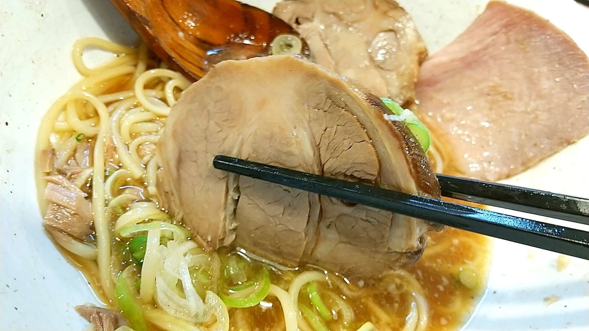 秋田市ラーメン「とんぼ庵」のチャーシュー麺。肩ロースチャーシューが美味い！