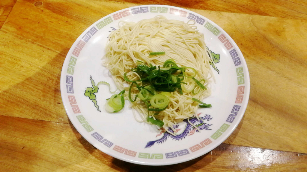 博多ラーメンで必ず替え玉注文するデブｗｗｗ