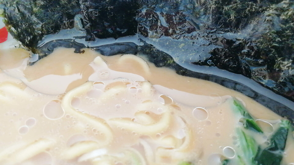 山岡家のインスタント醤油ラーメン。ちゃんとギットギトで臭いですｗ