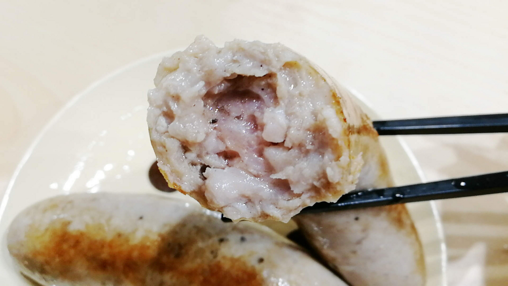 コストコ精肉コーナーで人気の生ソーセージ。BBQにもオススメです。
